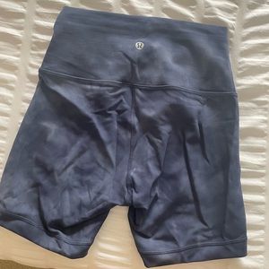 Women’s size 4 Lulu lemon navy biker 6 inch shorts